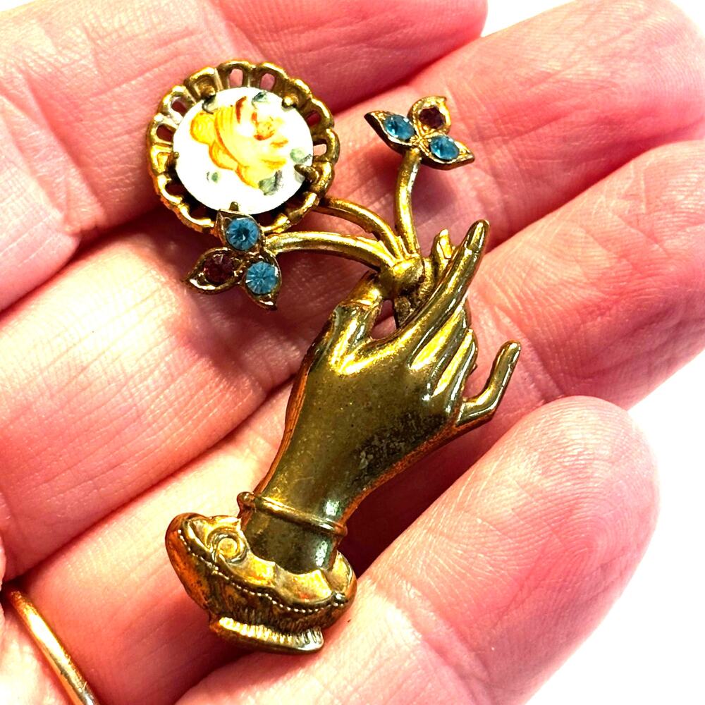 Vintage Coro gold hand & flower brooch blue red rhinestones guilloche enamel - Picture 3 of 5